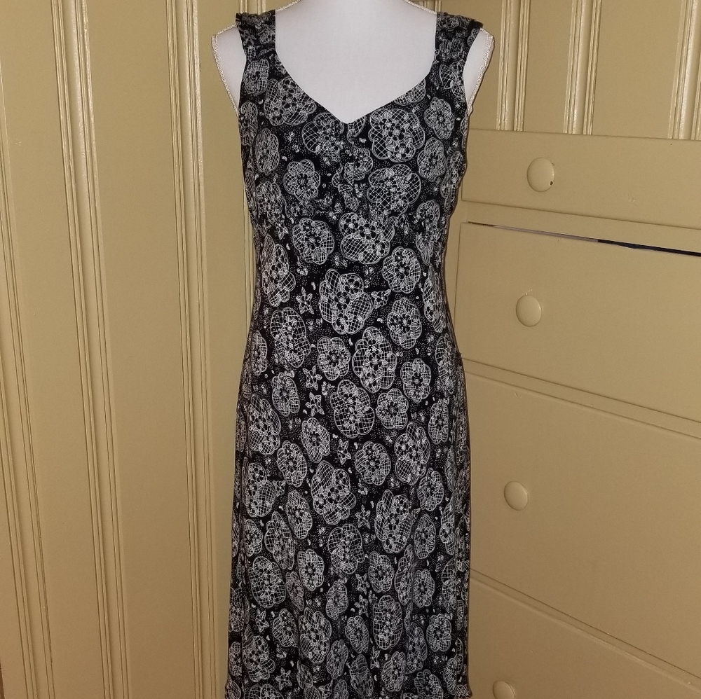 Loft sleeveless black & white floral dress